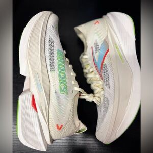 Women’s Brooks Hyperion Max 3